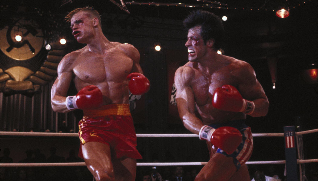 Actionreicher Boxkampf David gegen Goliath in Rocky IV - Der Kampf des  Jahrhunderts von und mit Sylvester Stallone